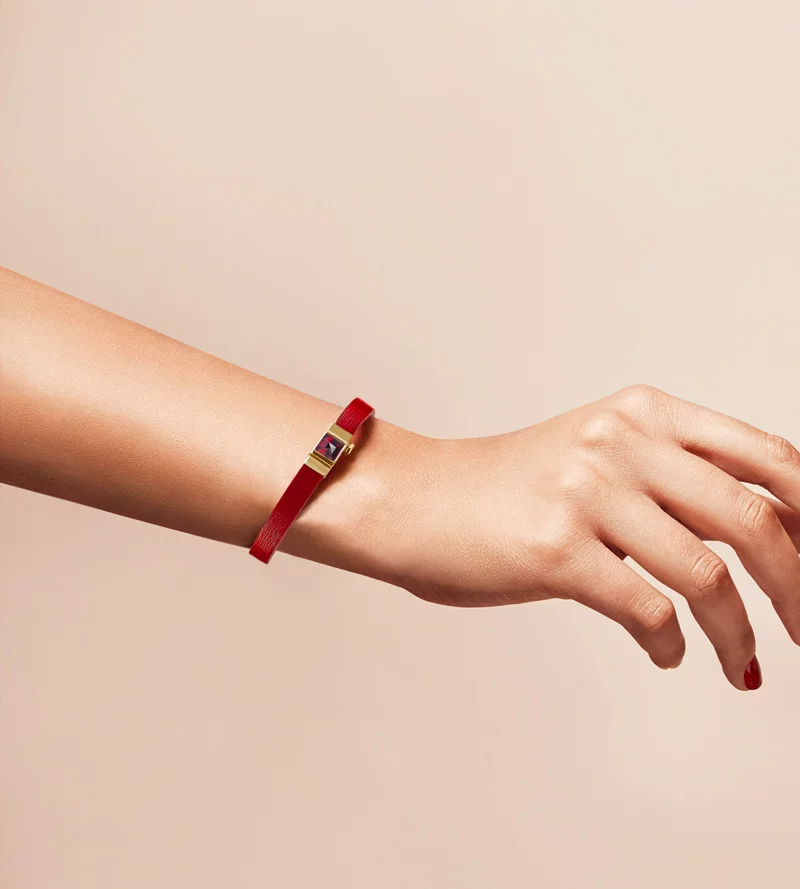 Bracelet personnalisable en cuir rouge, simple tour.