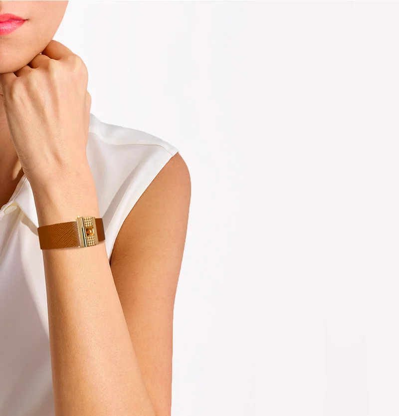 Bracelet femme en cuir camel, personnalisable.