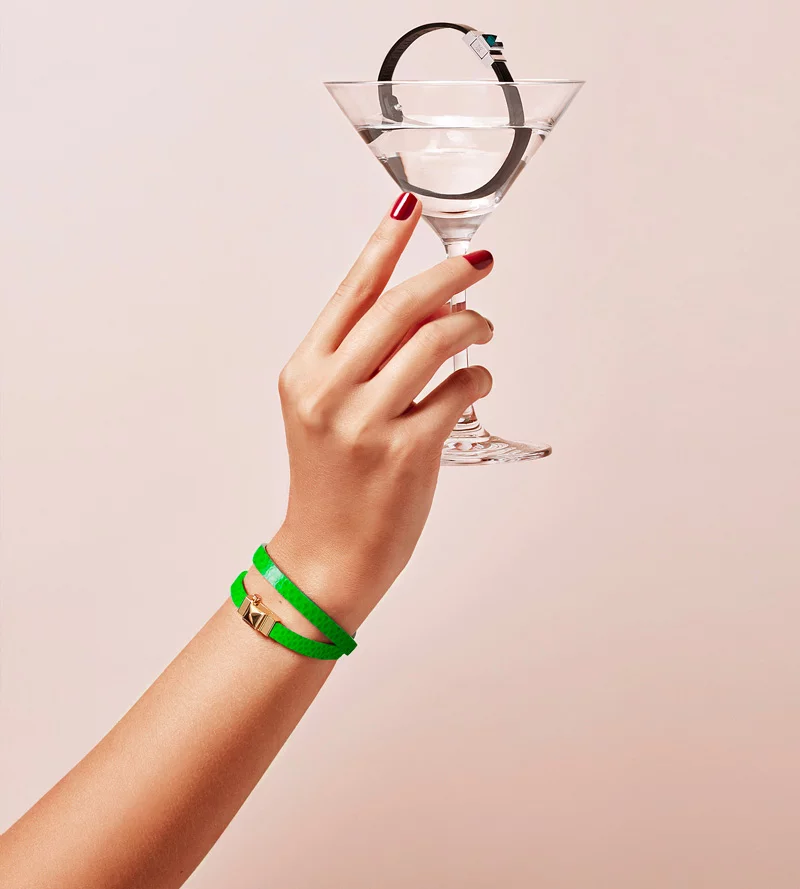 Bracelet personnalisable en cuir vert électrique, double tour.