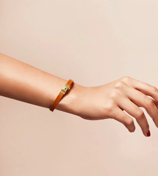 Bracelet personnalisable en cuir camel, simple tour.