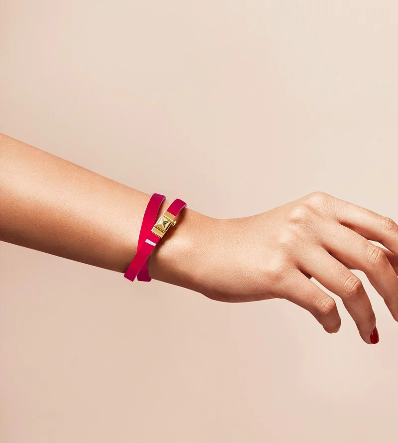 Bracelet personnalisable en cuir glossy fushia, double tour.