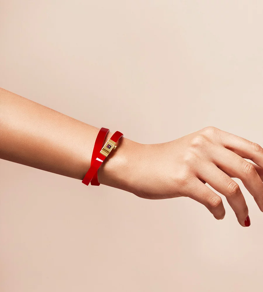 Bracelet personnalisable en cuir glossy rouge, double tour.