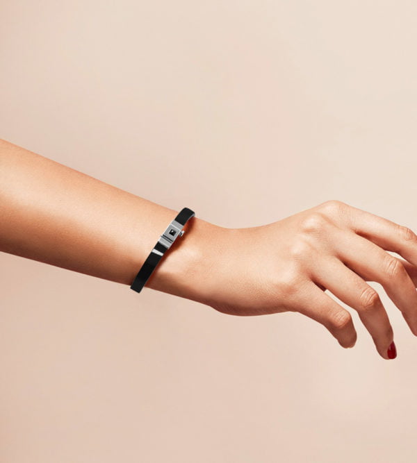 Bracelet femme cuir glossy noir, simple tour. Personnalisable.